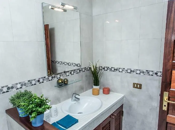 Spectacular Renovated Apartment, 5 Min To Camison Beach, With Aircon 公寓 *