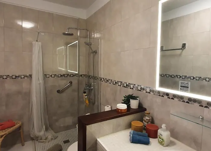 Spectacular Renovated Apartment, 5 Min To Camison Beach, With Aircon شقة أرونا